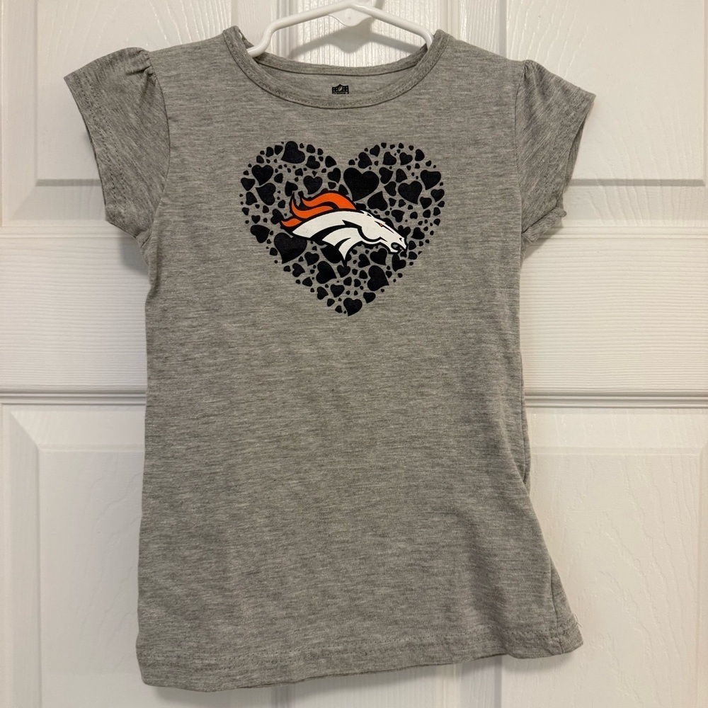 NWOT Denver Broncos 🖤🧡 Logo T-shirt